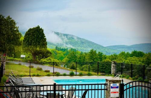 Lake George Hotel | Travelodge by Wyndham Lake George NY