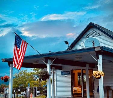 Lake George Hotel | Travelodge by Wyndham Lake George NY