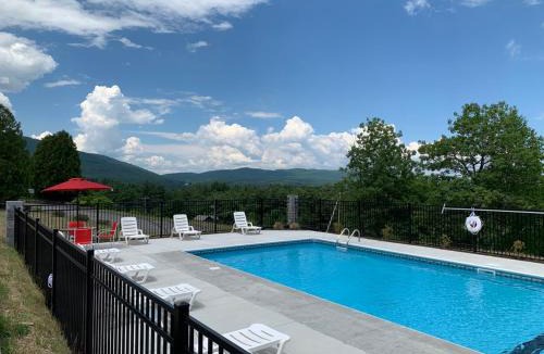 Lake George Hotel | Travelodge by Wyndham Lake George NY