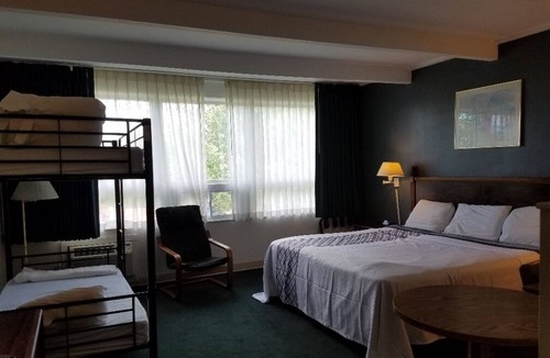 Lake George Hotel | Travelodge by Wyndham Lake George NY
