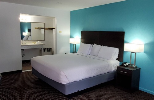 Livonia Hotel | Travelodge by Wyndham Livonia/Canton/Novi Detroit Area