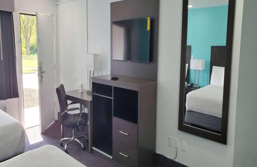 Livonia Hotel | Travelodge by Wyndham Livonia Canton Novi Detroit Area
