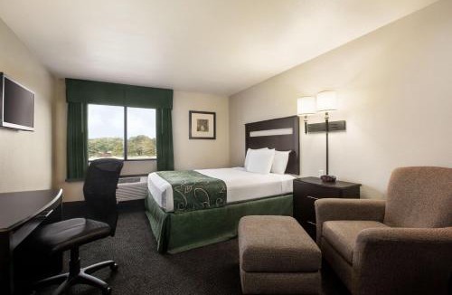 Blanks Hotel | Travelodge by Wyndham Livonia