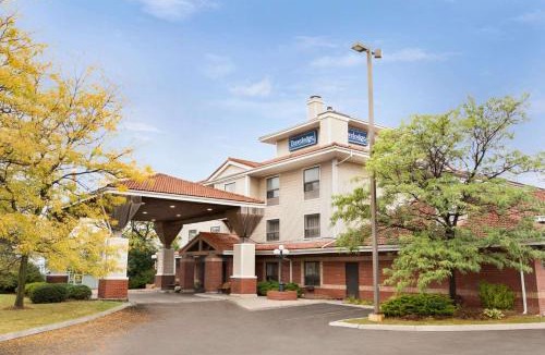 Oshawa Hotel | Travelodge by Wyndham Oshawa Whitby