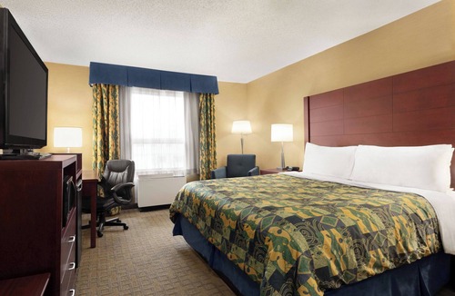 Oshawa Hotel | Travelodge by Wyndham Oshawa Whitby