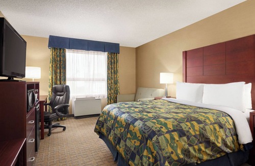 Oshawa Hotel | Travelodge by Wyndham Oshawa Whitby