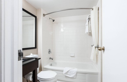 Industrial Park Hotel | Travelodge by Wyndham Ottawa East