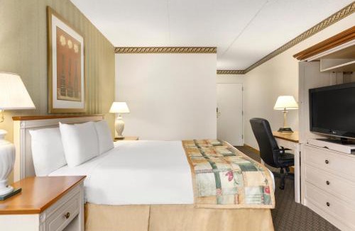 Owen Sound Hotel | Travelodge by Wyndham Owen Sound ON