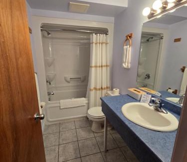 Port Elgin Hotel | Travelodge by Wyndham Port Elgin
