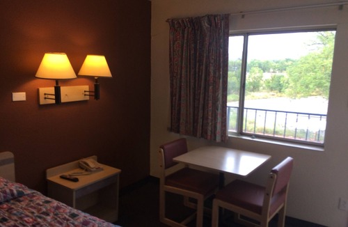 Raton Hotel | Travelodge by Wyndham Raton