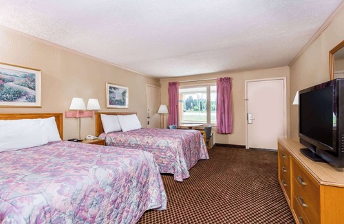Martinsville Hotel | Travelodge by Wyndham Ridgeway Martinsville Area