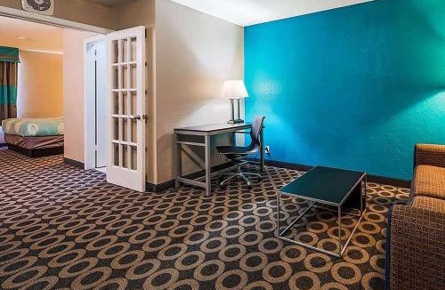 San Antonio Hotel | Travelodge by Wyndham San Antonio Downtown Northeast