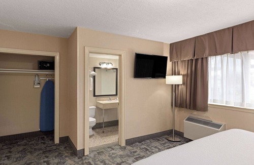 Thunder Bay Hotel | Travelodge by Wyndham Thunder Bay