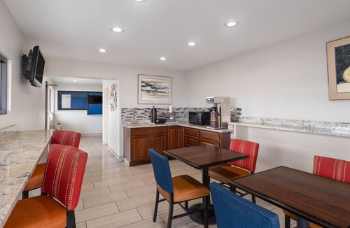 Westside Hotel | Travelodge by Wyndham Albuquerque West