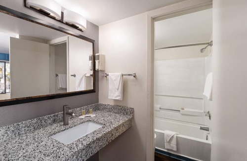 Westside Hotel | Travelodge by Wyndham Albuquerque West