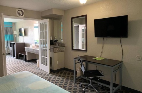 San Antonio Hotel | Travelodge by Wyndham San Antonio Downtown Northeast