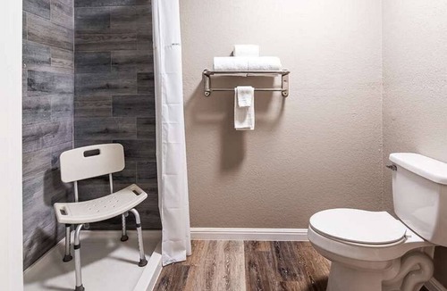 San Antonio Hotel | Travelodge by Wyndham San Antonio Downtown Northeast