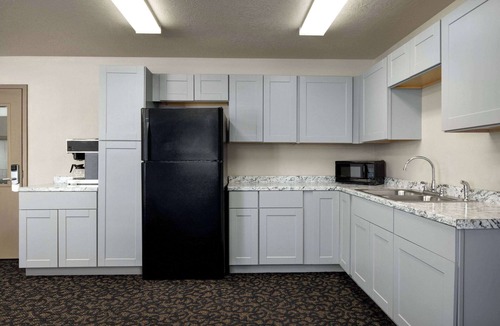 Vaughn Hotel | Travelodge by Wyndham Vaughn