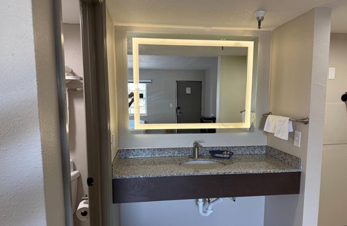 Venice Gardens Hotel | Travelodge by Wyndham Venice