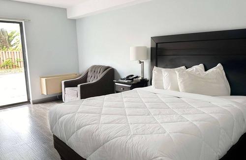 Welland Hotel | Travelodge by Wyndham Welland