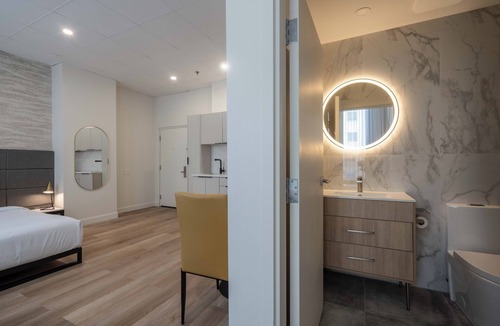 Chinatown Hotel | Travelodge Hotel by Wyndham Montreal Centre