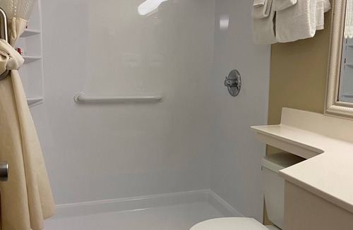Newtonville Hotel | Travelodge Inn & Suites by Wyndham Albany
