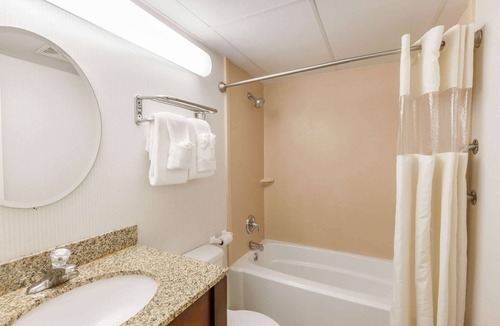 Newtonville Hotel | Travelodge Inn & Suites by Wyndham Albany