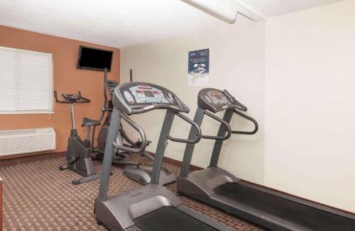 Colonie Hotel | Travelodge Inn & Suites by Wyndham Albany