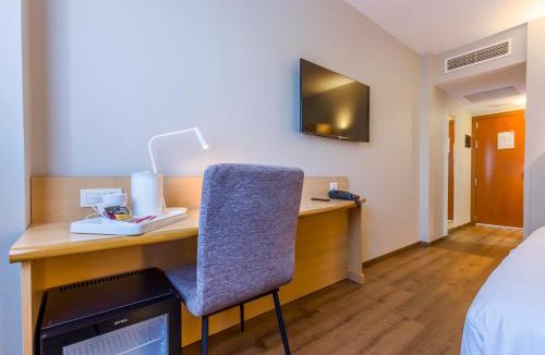 Alcala de Henares Hotel | Travelodge Madrid Alcalá de Henares