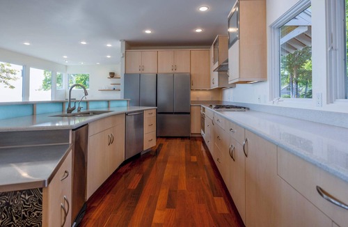 Traverse City House | Traverse City Lakefront: Beach, Dock & Hot Tub!