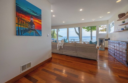 Traverse City House | Traverse City Lakefront: Beach, Dock & Hot Tub!