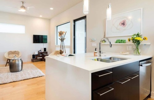 Greater South River City House | Travis Heights Art House