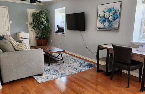 Travis Heights Apartment | Travis Heights Oasis