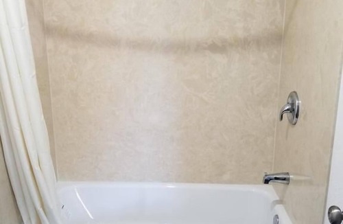 Oakland Hotel | Travis Lodge Motel 16