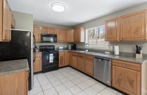 Rossville House | Travis' Place - Convenient & Affordable Location!