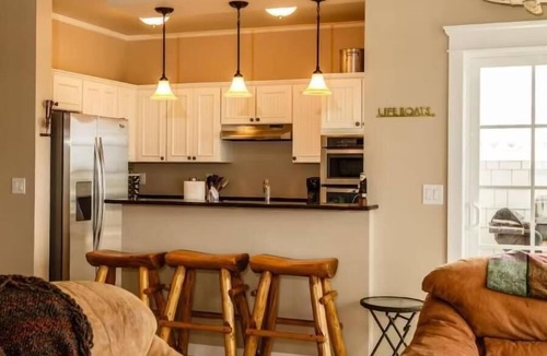Florence House | Traxlers Surfside Cottage-Beachfront Bliss Awaits