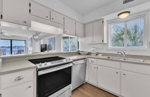North Carolina Coast House | ☀️Tre Sorelle: Canal Front Decks, Boat Slip, Gas Grill. Close to Beach☀️