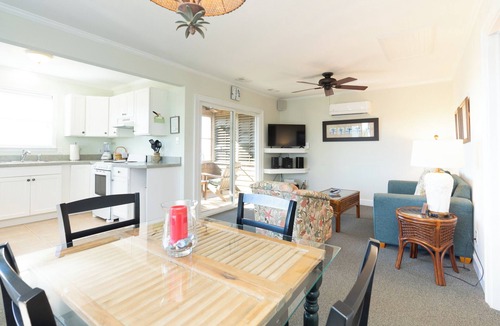 Ocracoke Cottage | Treasure Chest/Charming 1 BR Waterfront Accommodation
