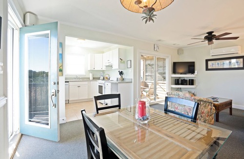 Ocracoke Cottage | Treasure Chest/Charming 1 BR Waterfront Accommodation