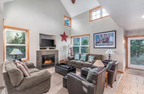 Shorepine Village House | Treasure Chest
