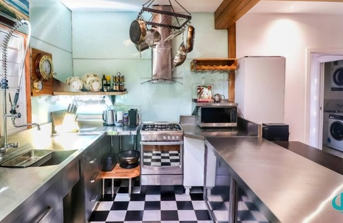 Swansea House | Treasure Island - Unique dog friendly escape