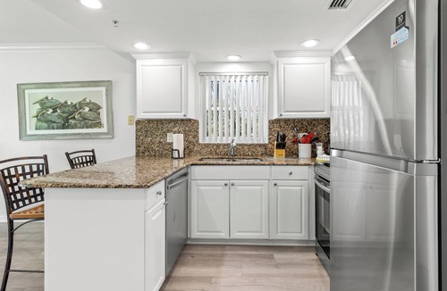 Treasure Island Condo | Treasure Island Beach Front Renovated with Great Sunsets South Beach 208