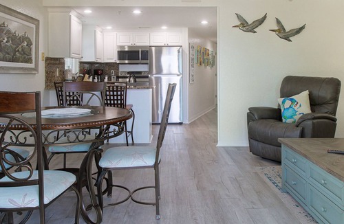 Treasure Island Condo | Treasure Island Beach Front Renovated with Great Sunsets South Beach 208