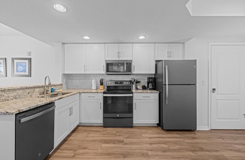 Treasure Island Condo | Treasure Island: 2BR Beach Escape