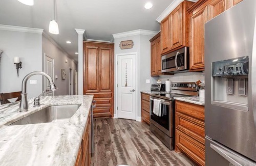 Mid America House | Treasured Place on Treasure Isle - Lake Hamilton
