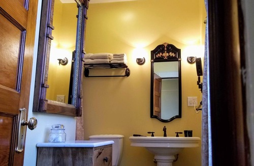 Downtown Buffalo Bed & Breakfast | Treat yourself to Victorian charm