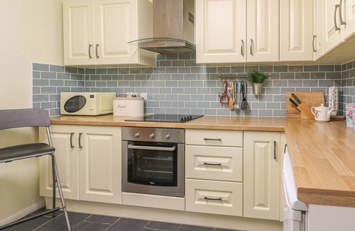 Rhayader House | TREDERWEN, pet friendly, country holiday cottage in Rhayader