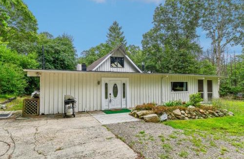 East Quogue House | Tree Canopy Oasis