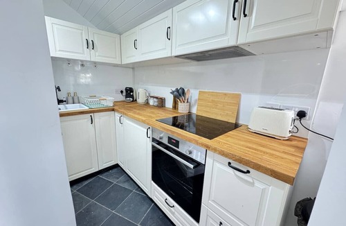 Stratton House | Tree Hill Cottage – Sleeps 4 | Stratton, Bude