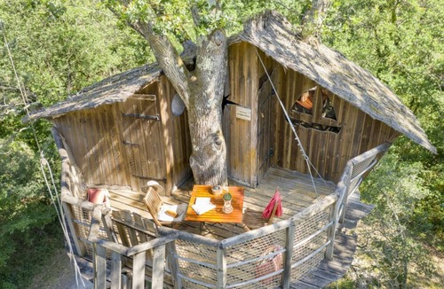 Pierrefitte-sur-Sauldre Cottage | Tree-house Forest Camp 2p